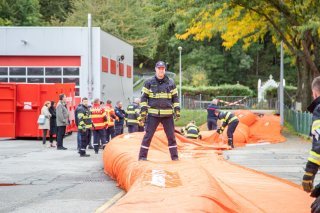 livraison de la digue mobile au CSI Martigny & Régions par la Mobilière.